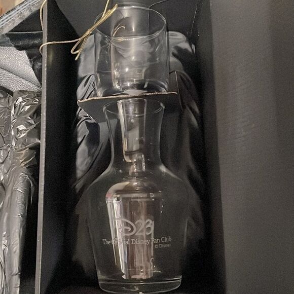 Disney D23 Fan Club 6” Personal Bedside Water Carafe and glass set, France - Picture 6 of 13